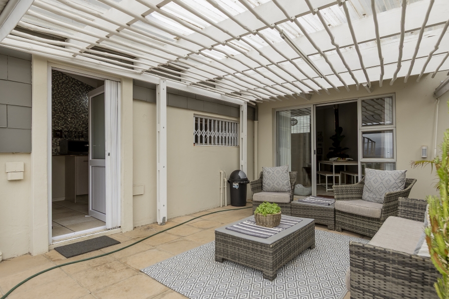 To Let 4 Bedroom Property for Rent in Heldervue Western Cape